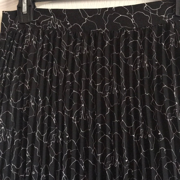 Guess Pleated Maxi - Picture 2 of 5